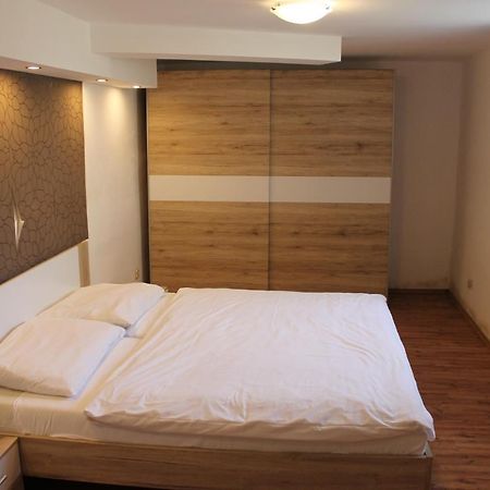 Suterenovy Apartman V Centre Pieszczany Zewnętrze zdjęcie
