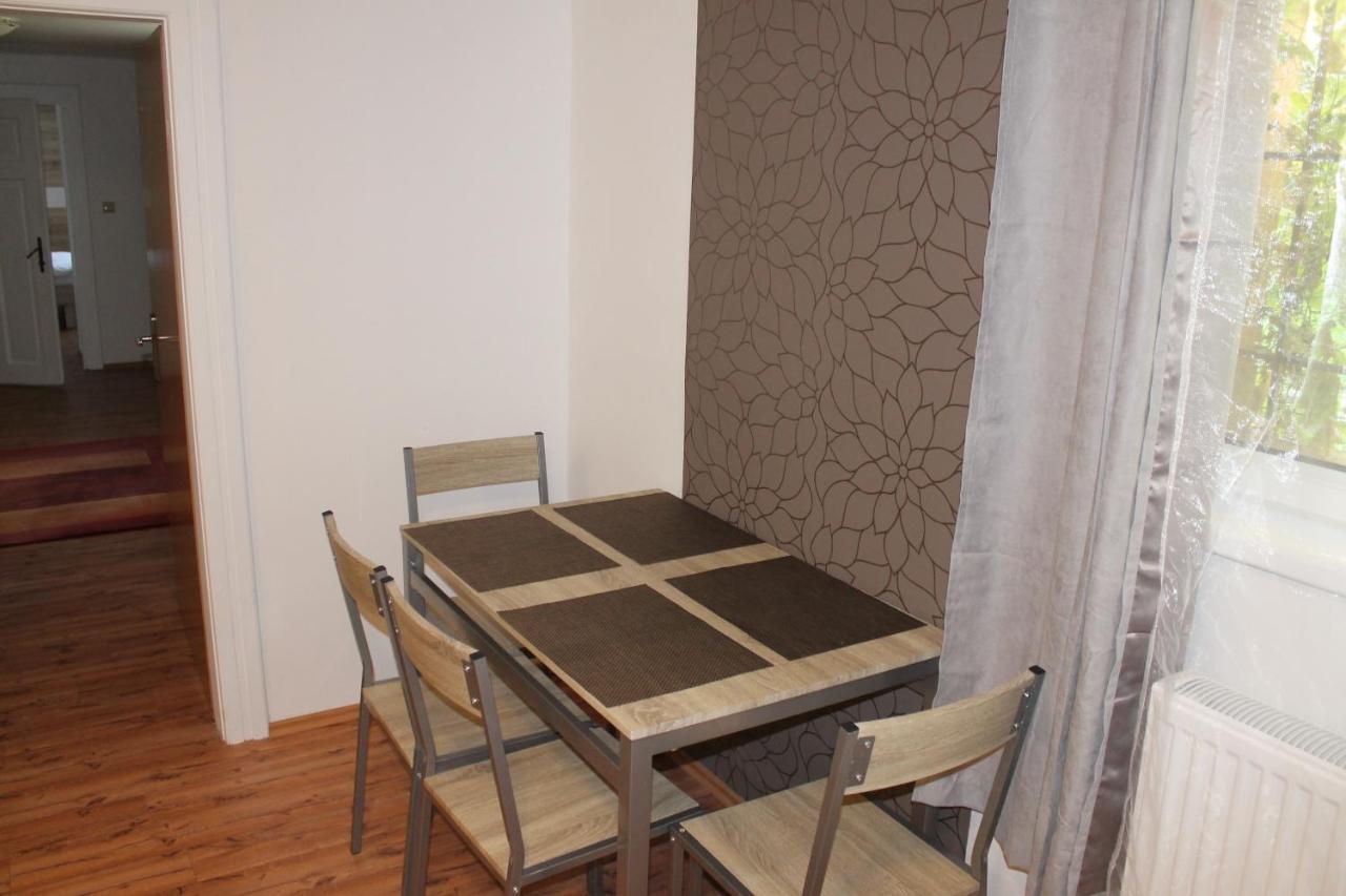 Suterenovy Apartman V Centre Pieszczany Zewnętrze zdjęcie