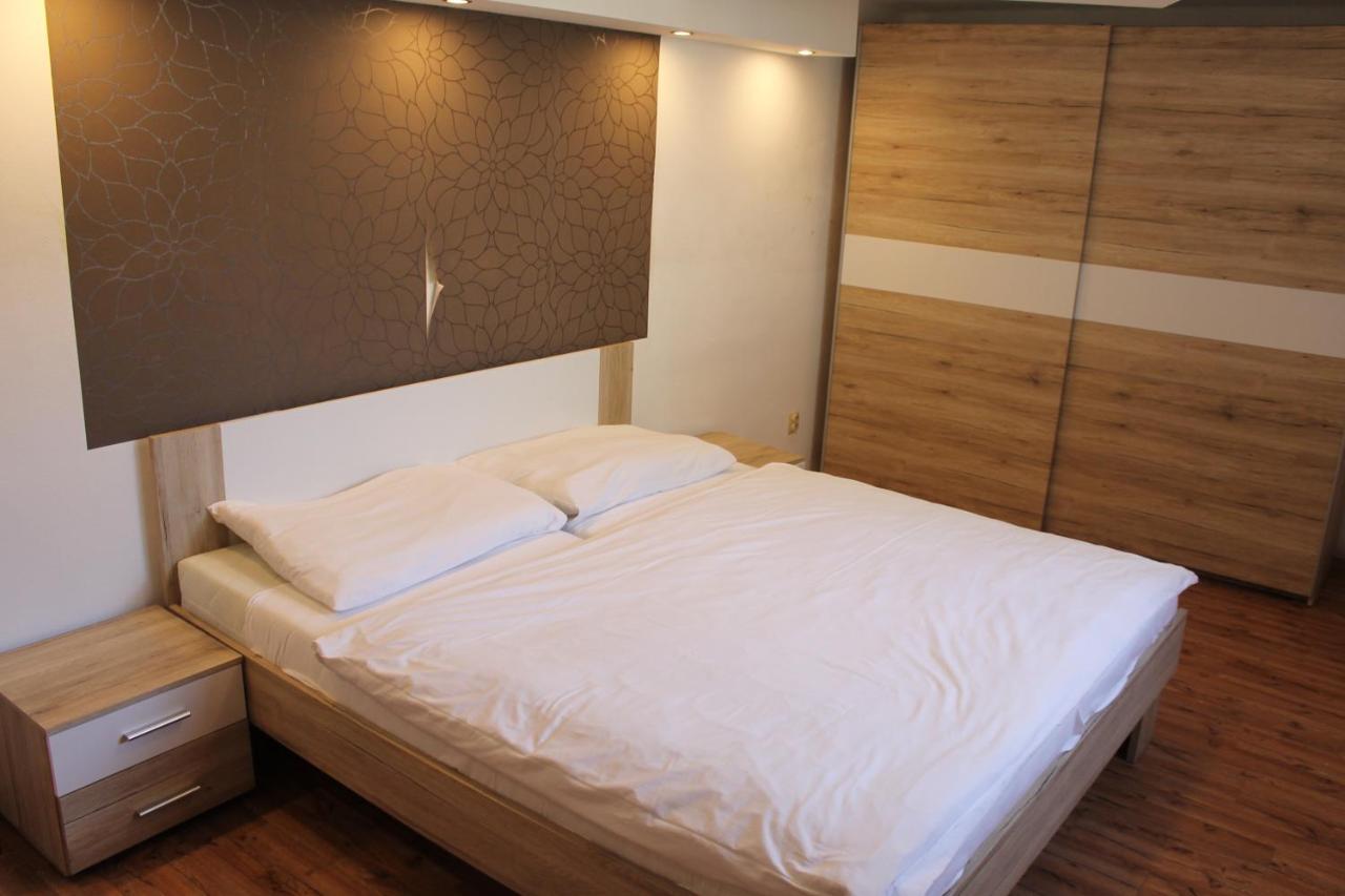 Suterenovy Apartman V Centre Pieszczany Zewnętrze zdjęcie